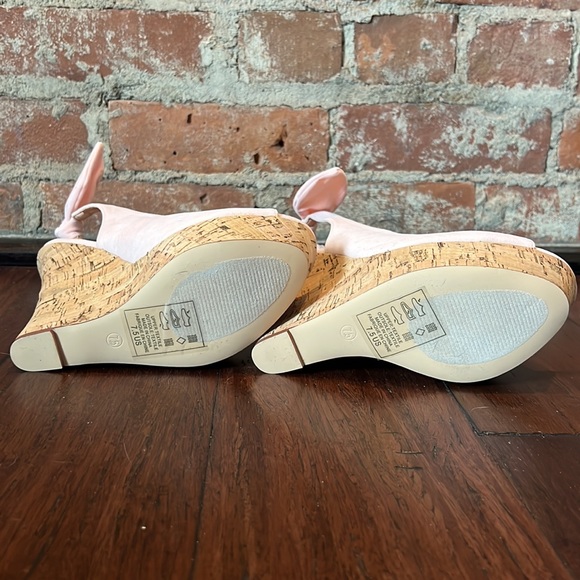 Brand New Blush Peep Toe Wedge - Picture 6 of 7